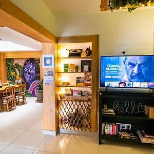 Adn Algo De Nosotros - Malaika Hostel