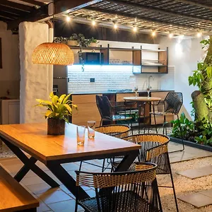 Casa Medallo Bed & Breakfast