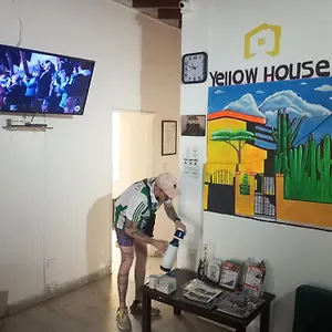 Хостел Yellow House, Медельин