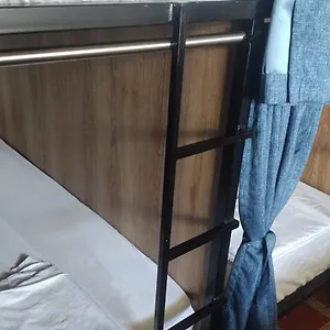 La Familia - Parque Poblado Hostel